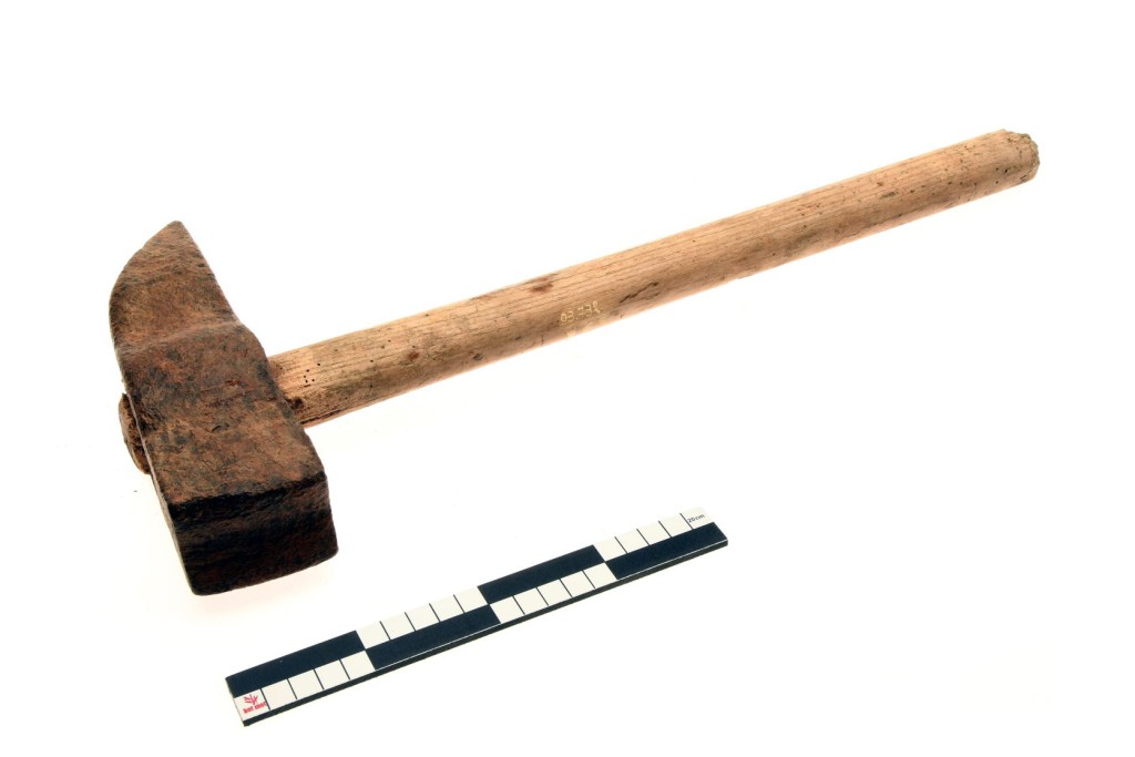 Stone-dressing concave hammer