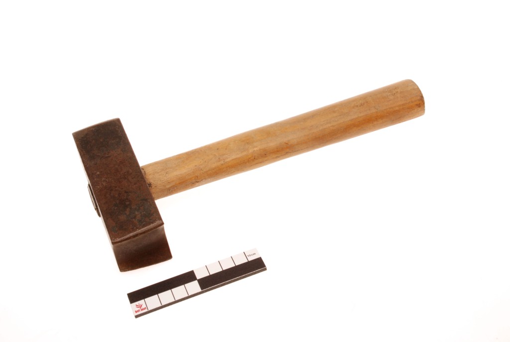 Stone-dressing concave hammer