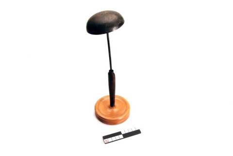 Bolstrijkijzer (standaard)/eistrijkijzer (standaard)/paddestoelstrijkijzer (o.)