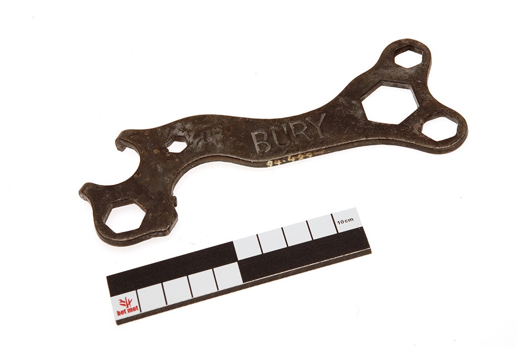 Dumbbell spanner