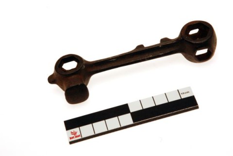 Dumbbell spanner