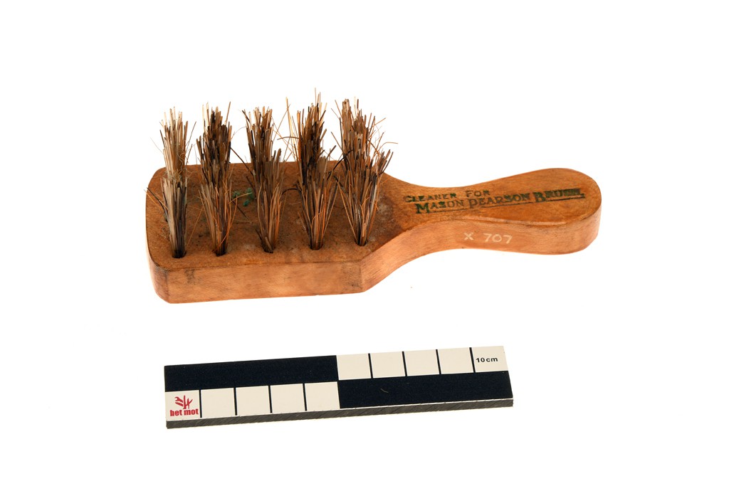 Brosse de nettoyage pour brosse à cheveux (f.)