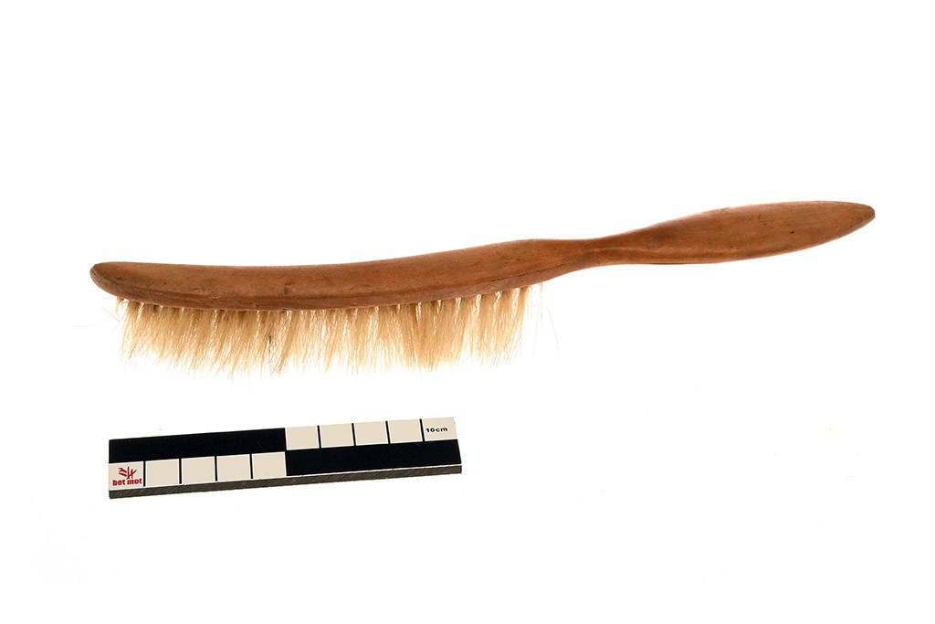 Brosse à chapeau (f.)