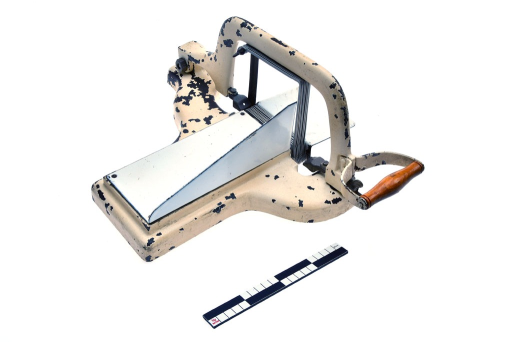 Cheese cutter