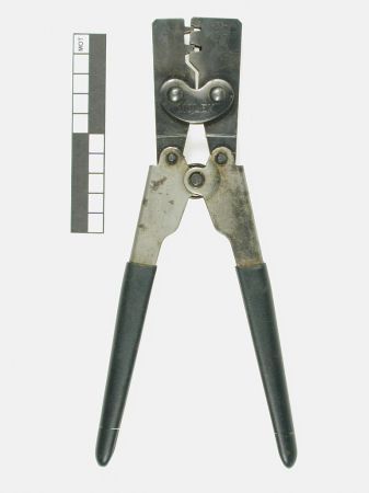 Wire crimping pliers