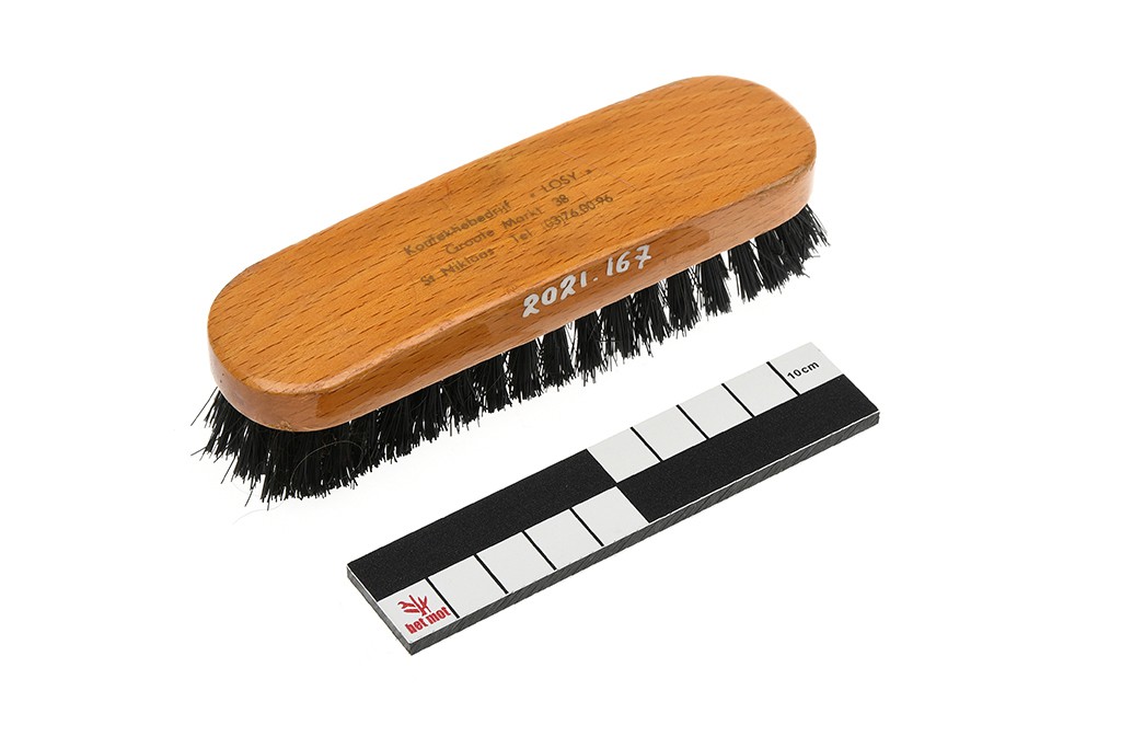 Clothes brush