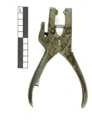 Eyelet pliers