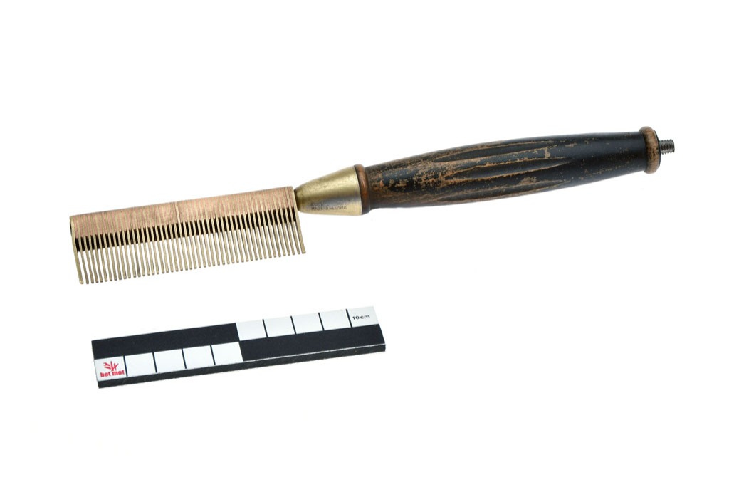 Hair straightener comb