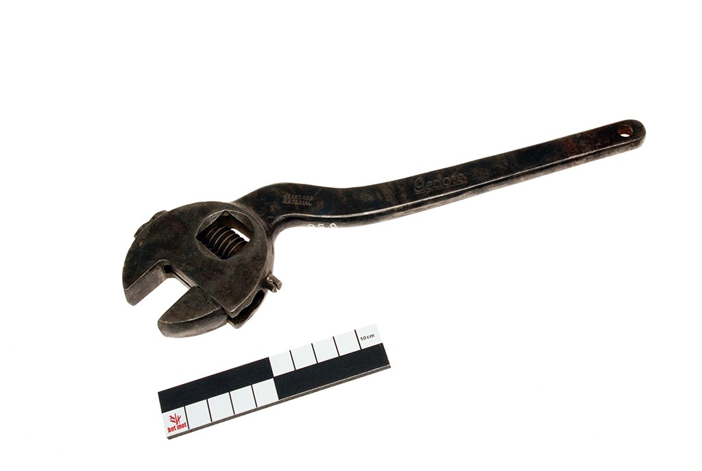 Adjustable spanner