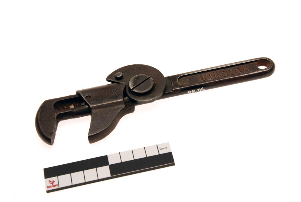 Adjustable spanner