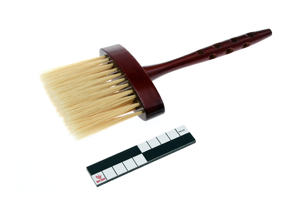 Brosse à cou (f.)