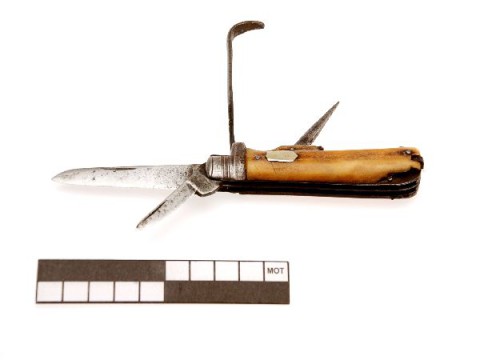 Horseman's folding knife