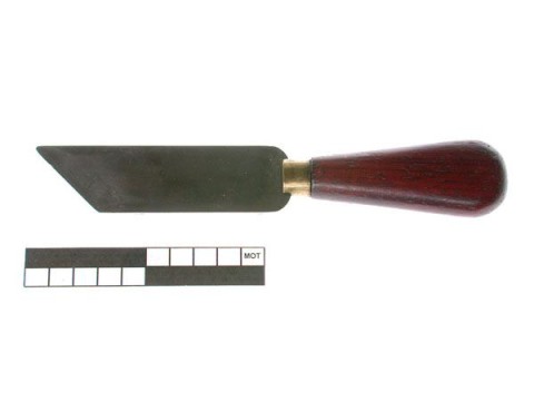 Lace cutting knife