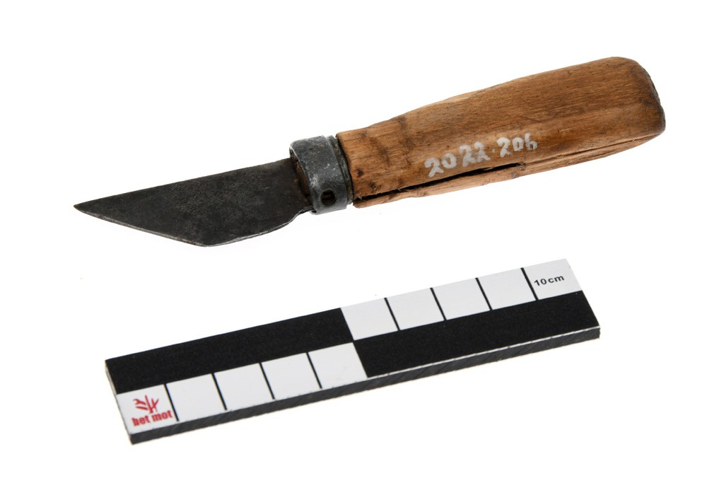 Tobacco knife