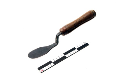 Tongue trowel