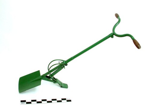 Automatic spade