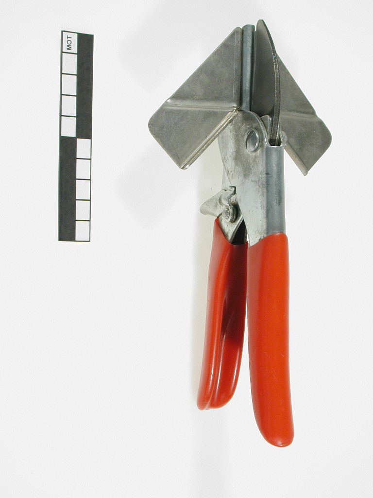 Mitre shears