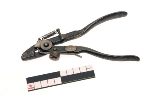 Saw-setting pliers