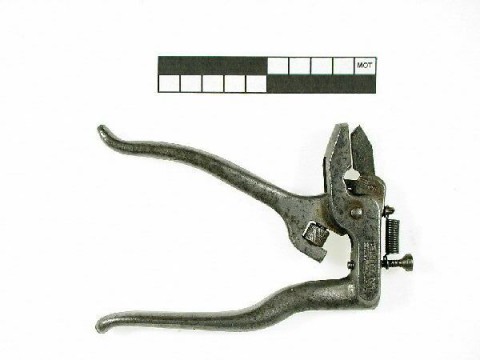 Saw-setting pliers