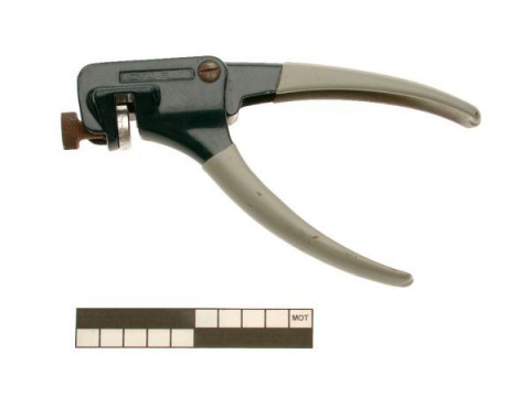 Saw-setting pliers